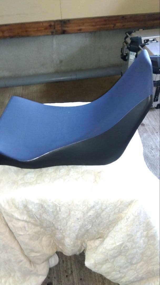 アフリカツイン純正ロアシート