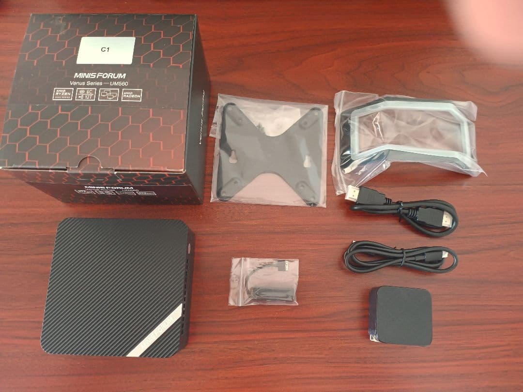 MINISFORUM ミニPC UM560 Ryzen5 32GB 512GB