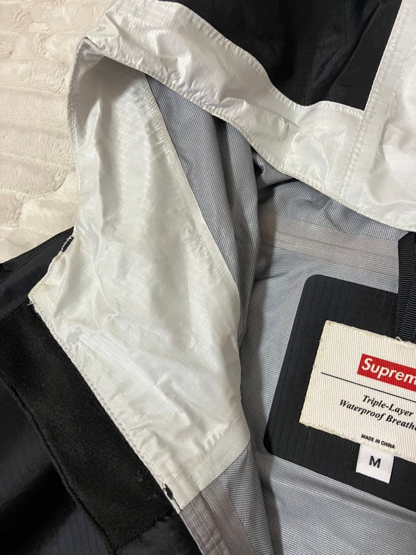 Supreme 黒 M ナイロンパーカー