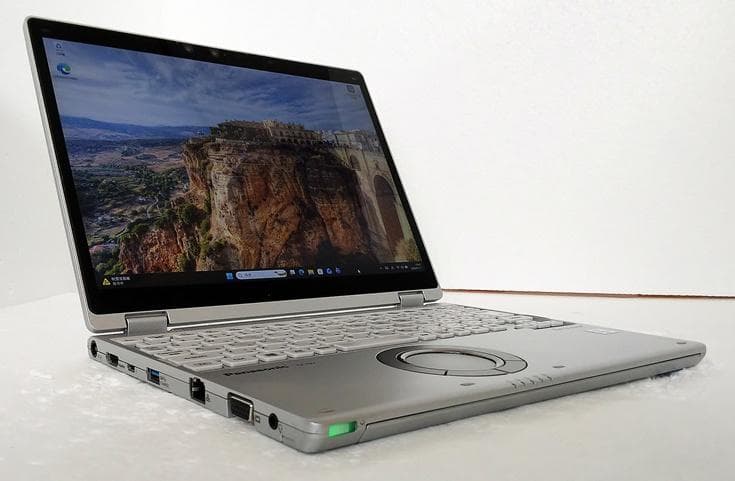 LTE対応 メモリ16GB 薄型タッチパネル CF-QV9