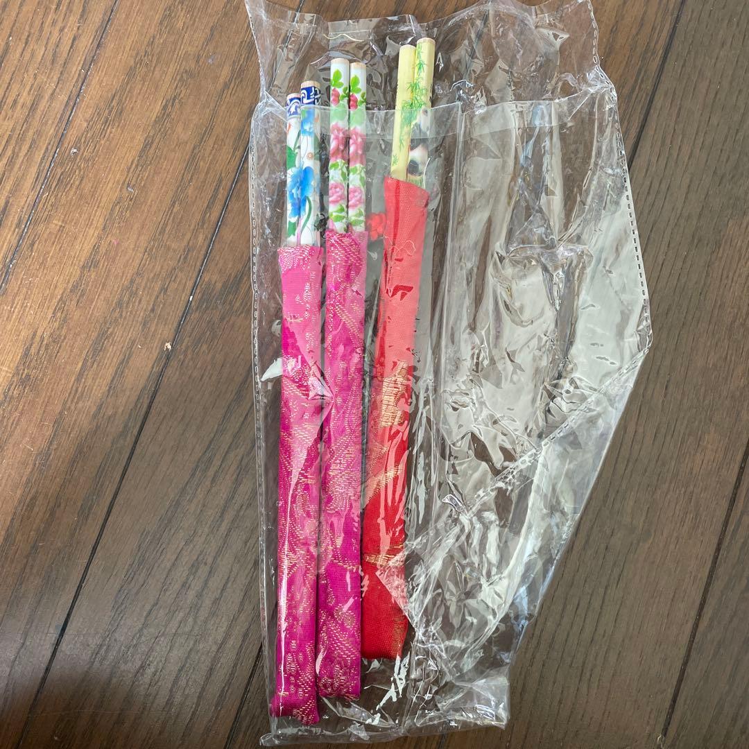 台湾で買ってきた箸３膳セット、ご当地キティちゃん12個