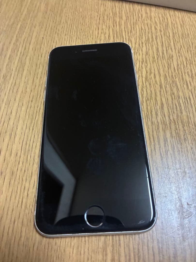 iPhone ブラック 本体　se 第二世代　64G アイフォン　スマホ本体