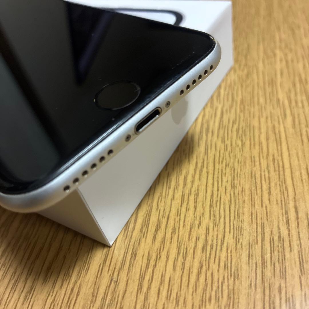 iPhone ブラック 本体　se 第二世代　64G アイフォン　スマホ本体