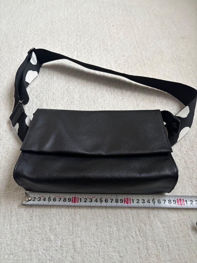 ear PAPILLONNER 本革　ボディバック