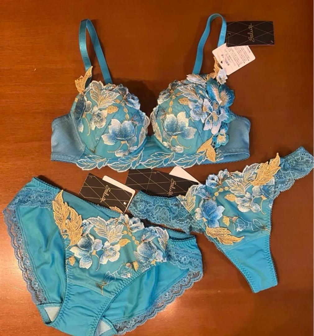 新品未使用サルート　71グループ　C70 BUブラ&ショーツセット