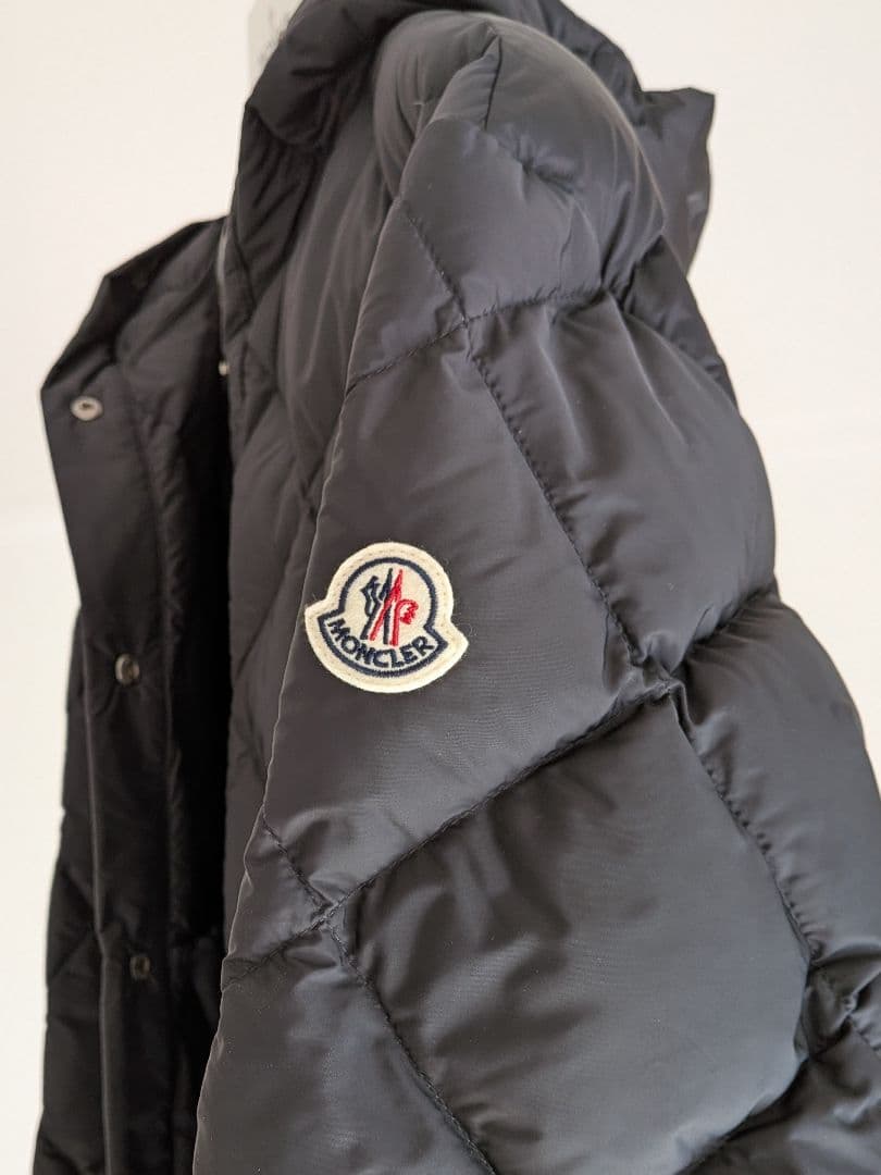 三越本店購入　Moncler ダウン　黒色　フード付き　美品