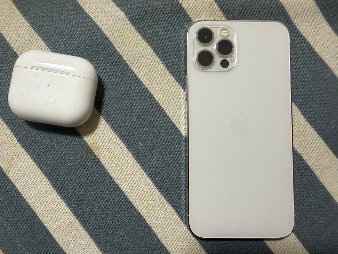 Apple iPhone 12 Pro ホワイト 本体 +AirPods第3世代