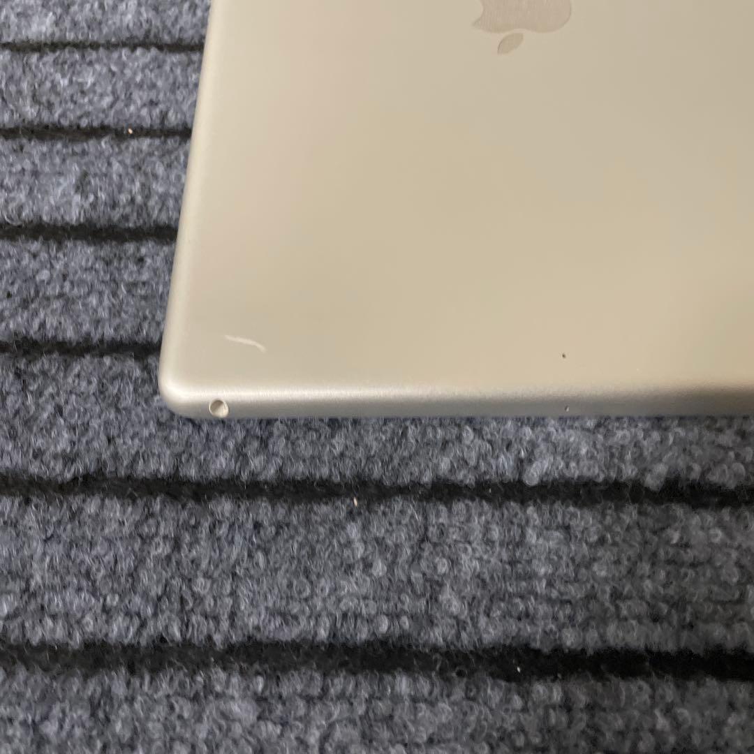12 iPad 8世代 32GB Wi-Fi シルバー