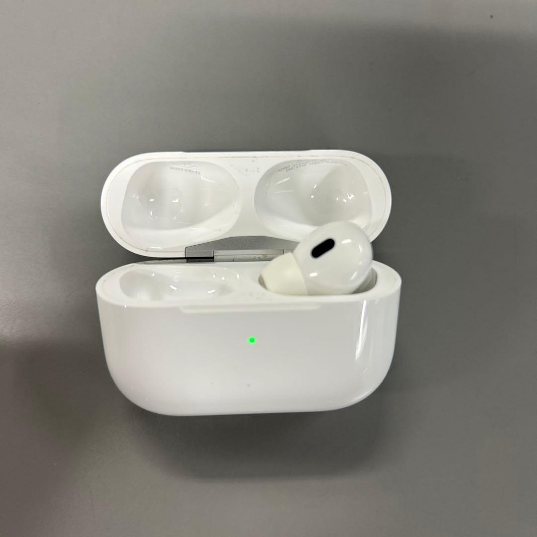 AirPods pro 第二世代　充電ケースと右耳のみ　A3047