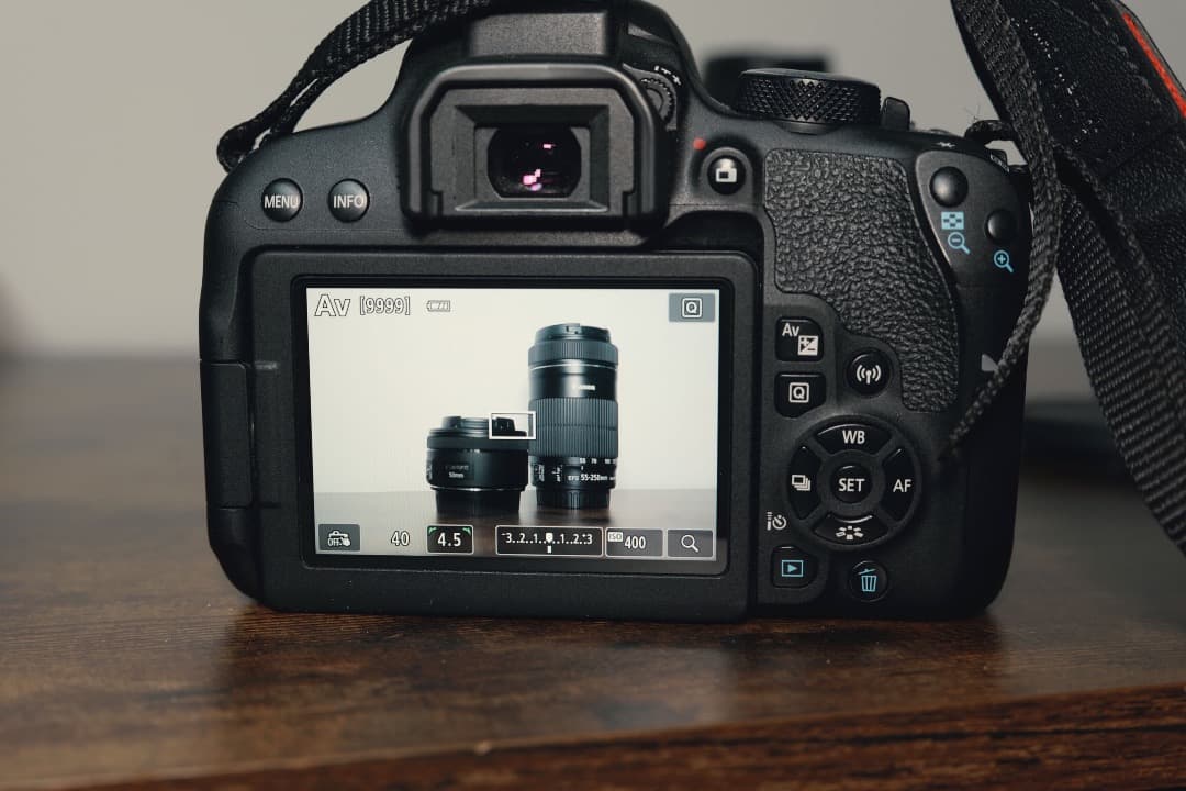 Canon EOS kiss X9i ダブルズームキット デジタル一眼レフカメラ