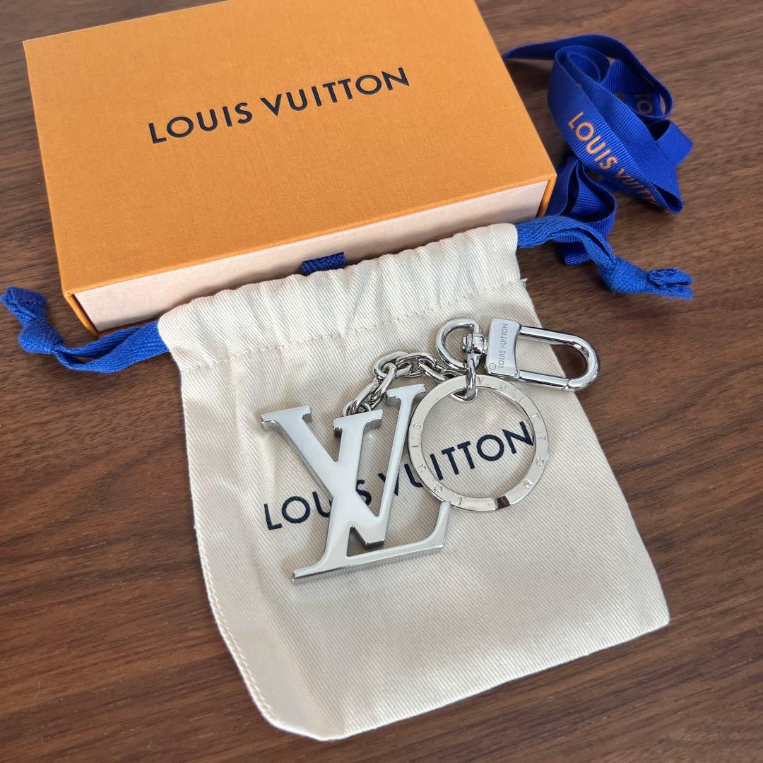 キーホルダー・LV イニシャル　ヴィトン　チャーム　キーホルダー