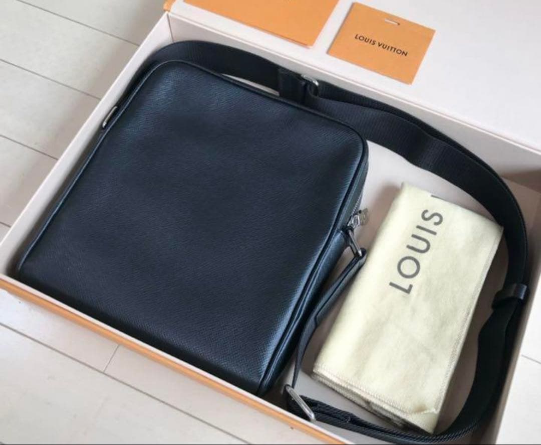 Louis Vuitton PPM Taiga メッセンジャー