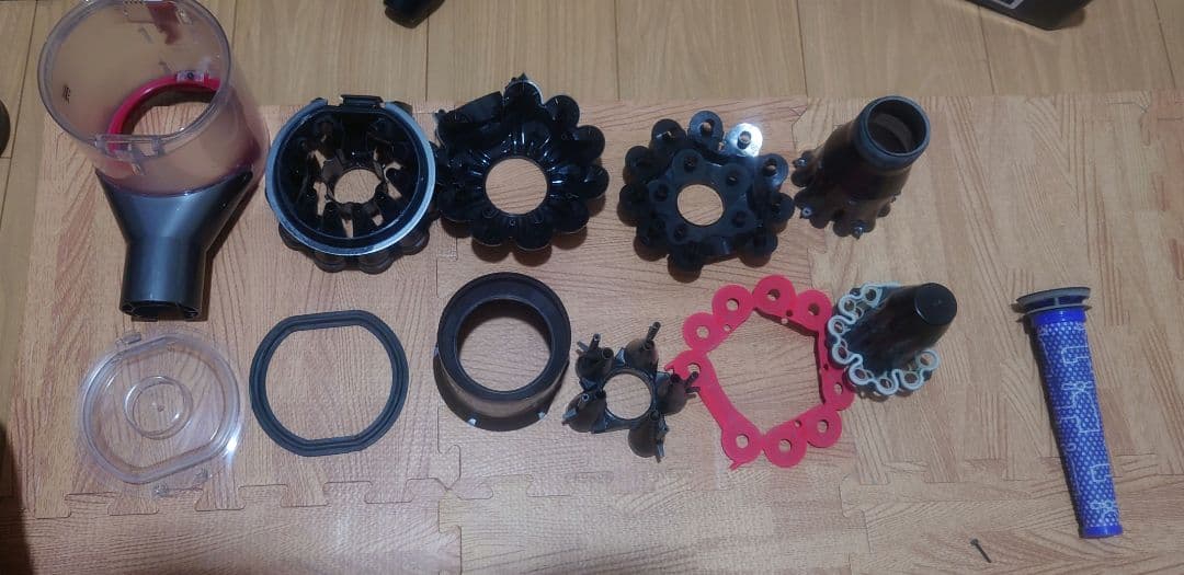 Dyson V8 Fluffy サイクロン式クリーナー SV10