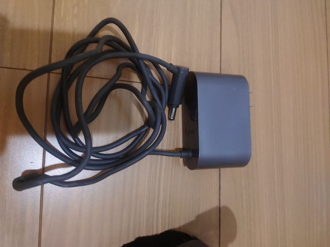 Dyson V8 Fluffy サイクロン式クリーナー SV10