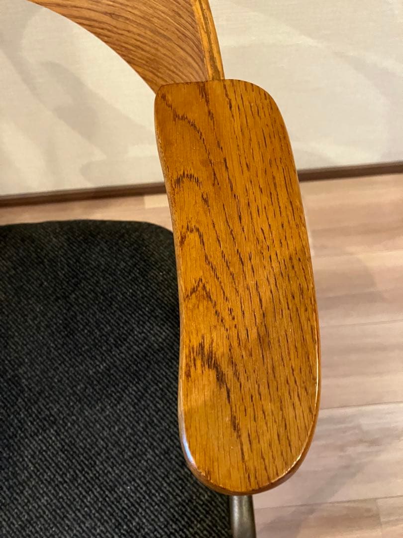 アデペシュ　ダニス ショートアームチェア