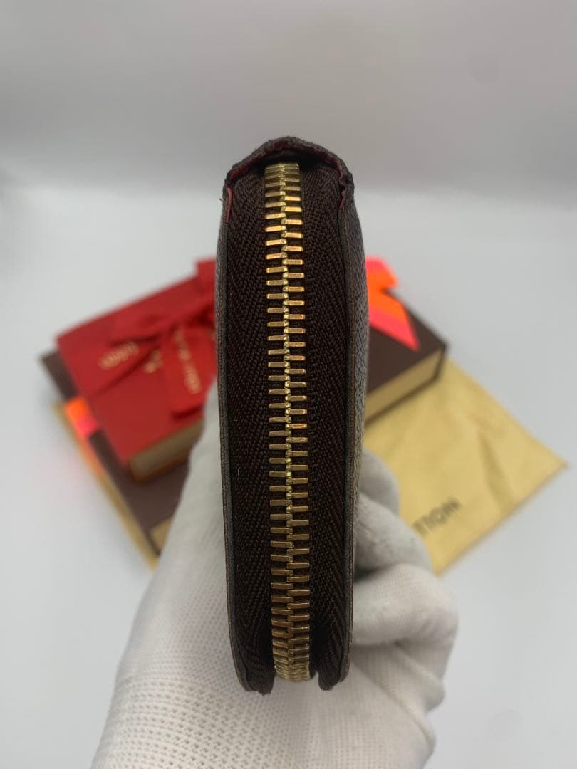 ルイヴィトン モノグラム ステッカー ジッピーウォレットコクリコ 長財布 P55