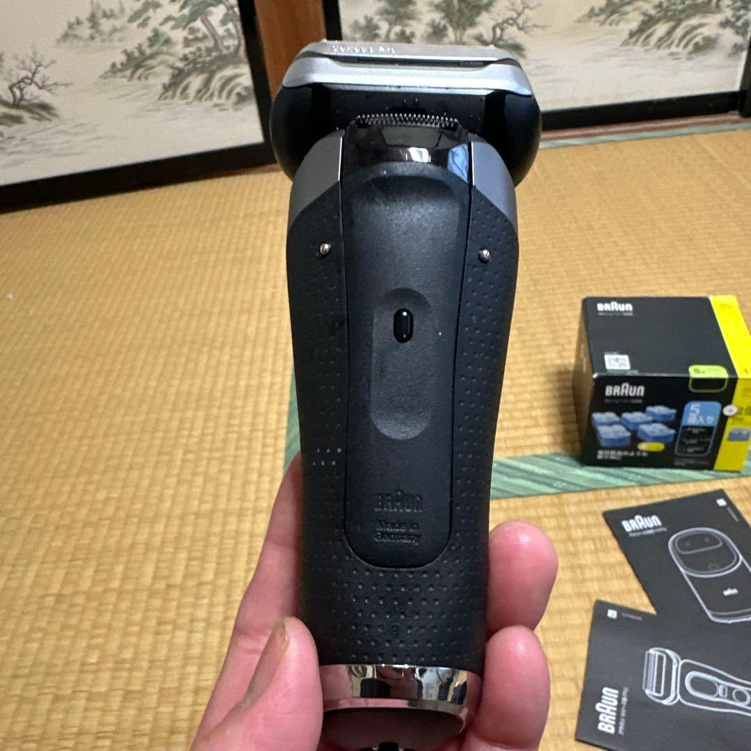 Braun Series 9 Pro メンズ電気シェーバー　洗浄液カートリッジ付