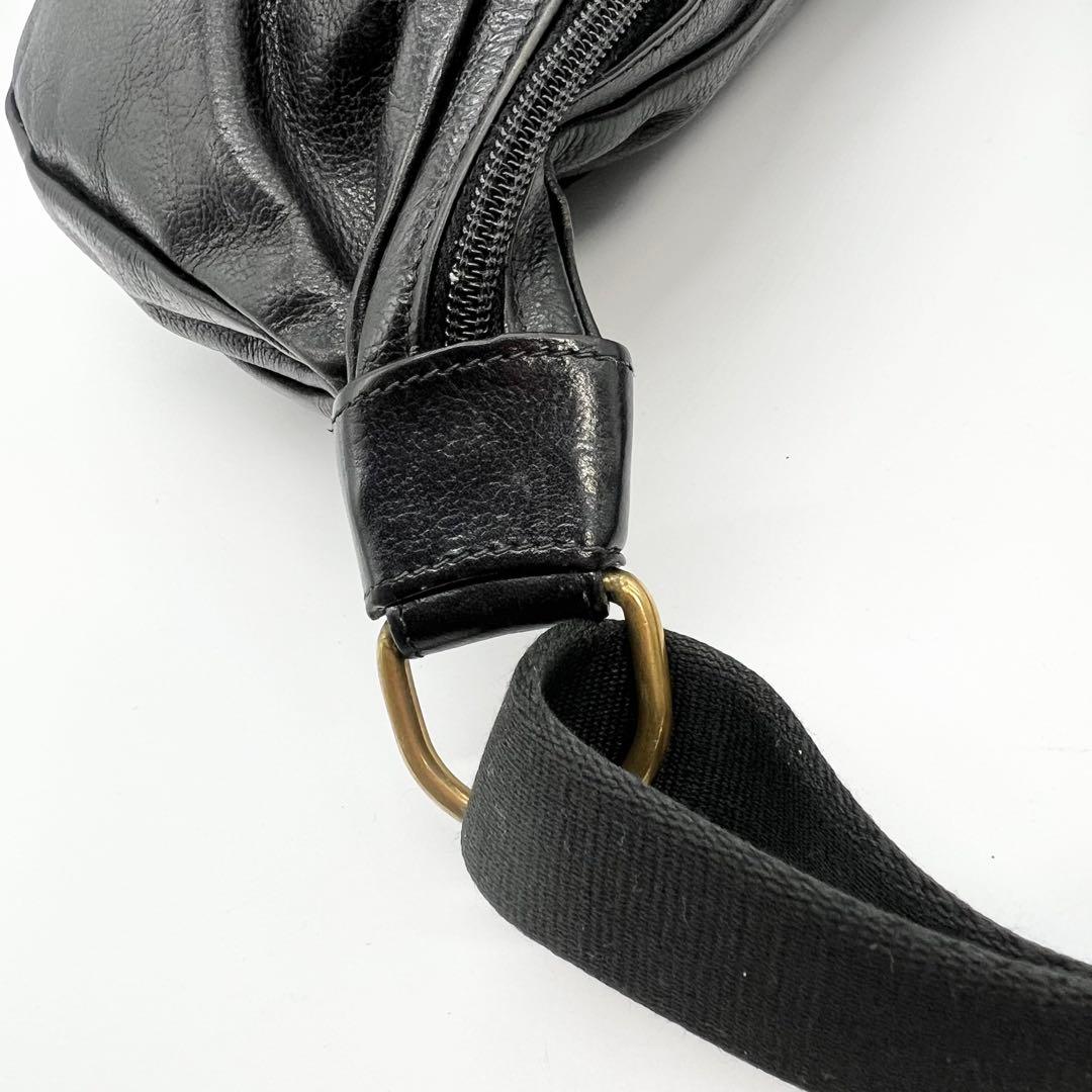 美品✨イルビゾンテ　ショルダーバッグ　ボディバッグ　2way　レザー　ブラック