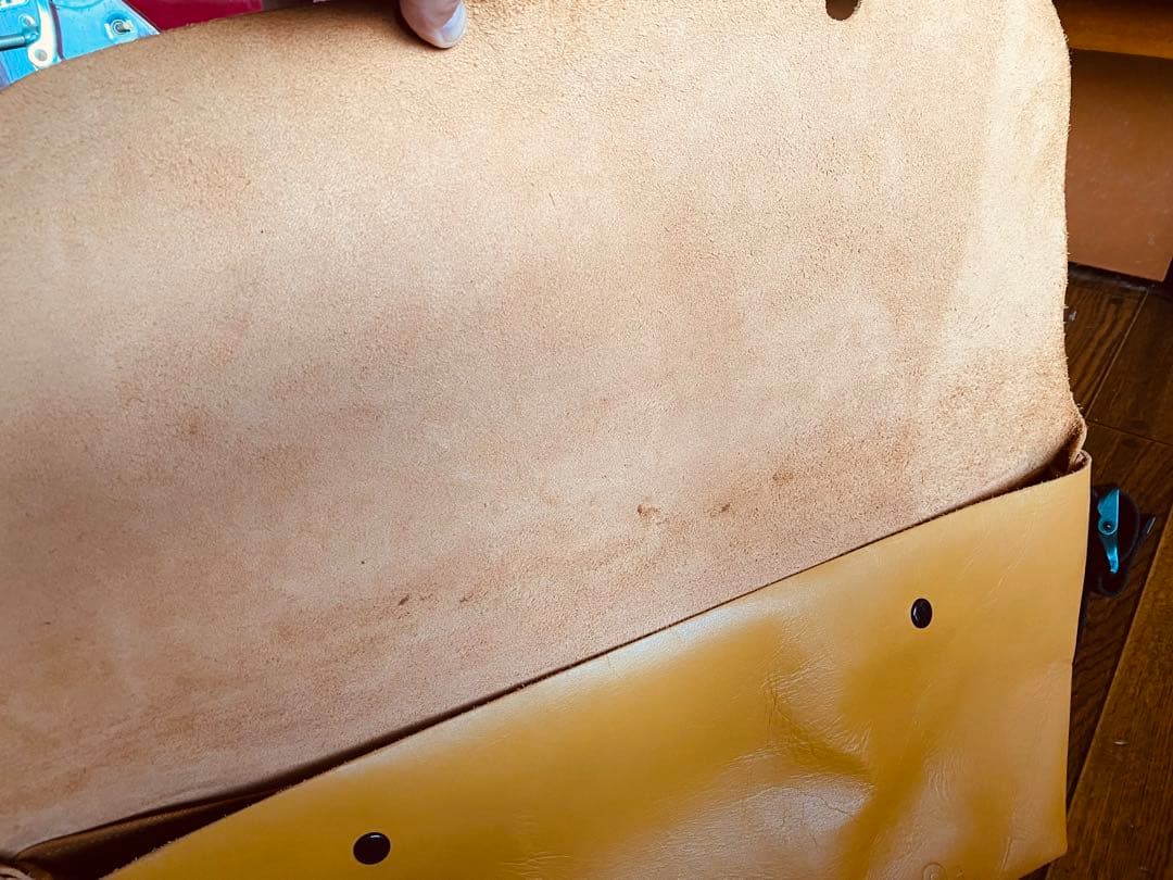 Uni&Co ユニアンドコー メッセンジャーバッグ ブラウニー イエロー L牛革