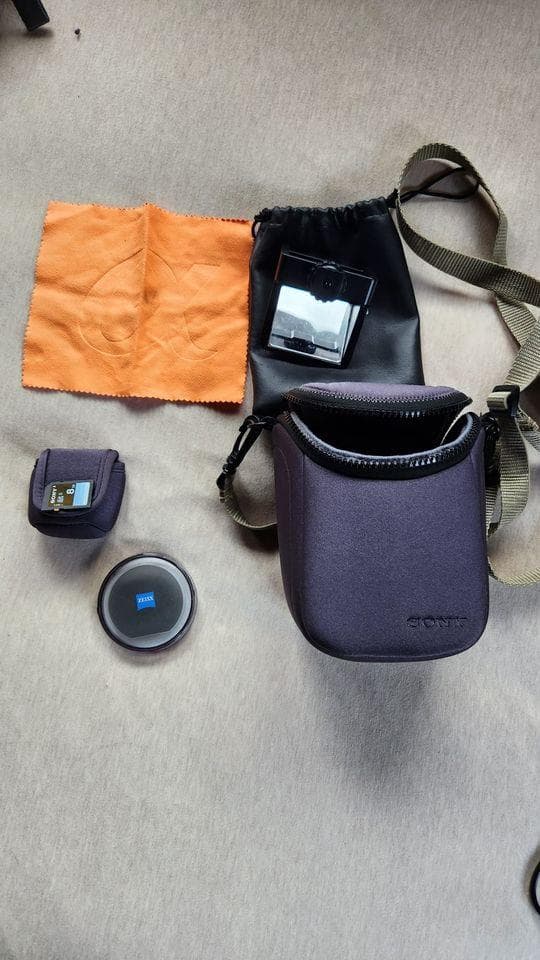 デジタルカメラ Sony a6300 + 16-50mm + 50mm F1.8