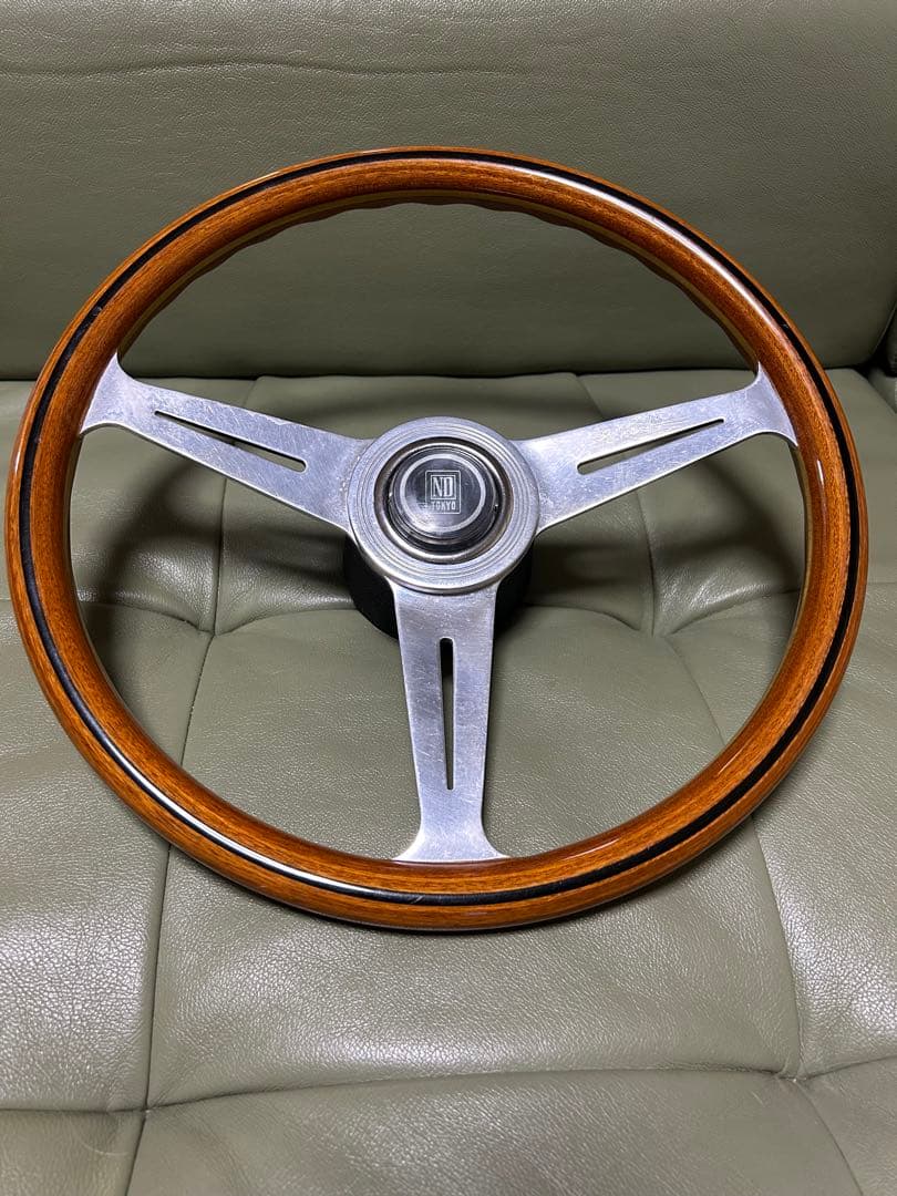 NARDI TOKYOホーンボタン付きウッドステアリング直径36.5cmボス付き