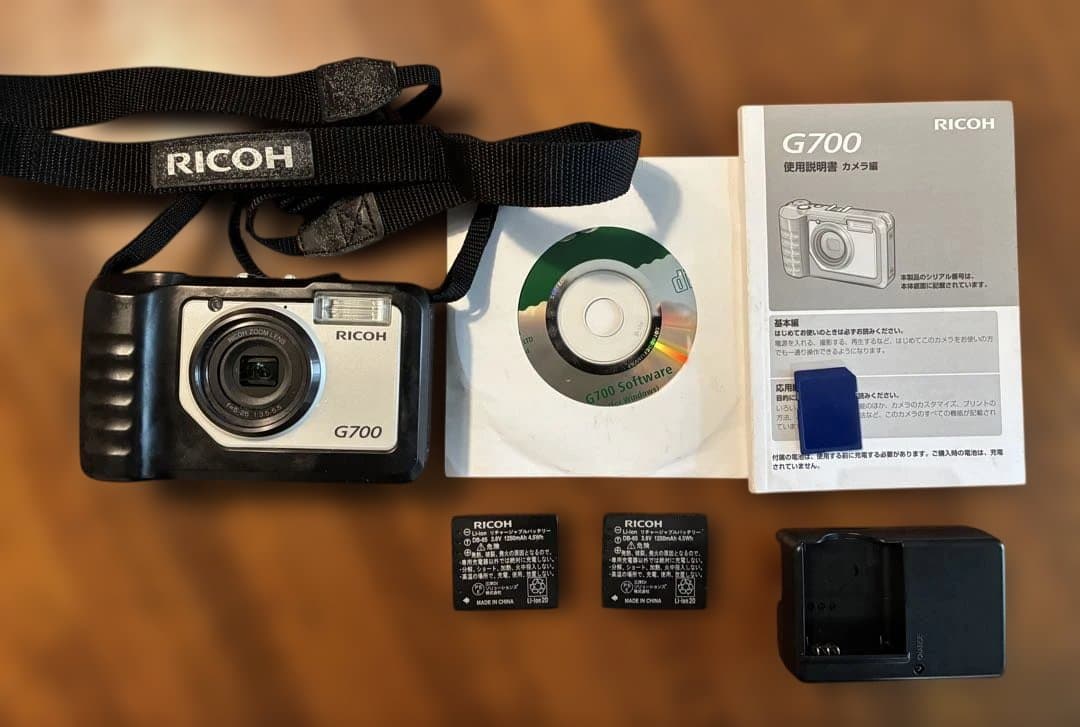 RICOH G700 デジタルカメラ バッテリー2個付き