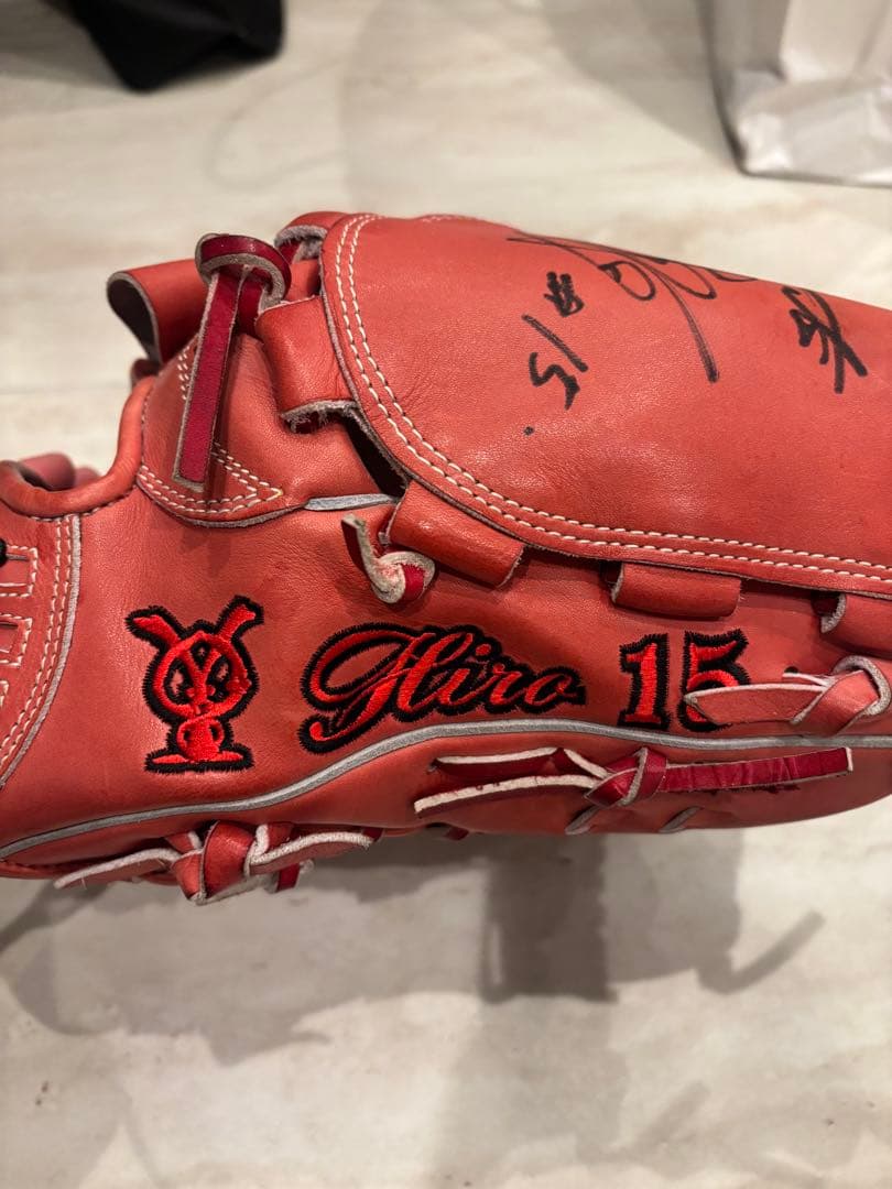 希少　巨人　澤村拓一投手　実使用グローブ　直筆サイン付き