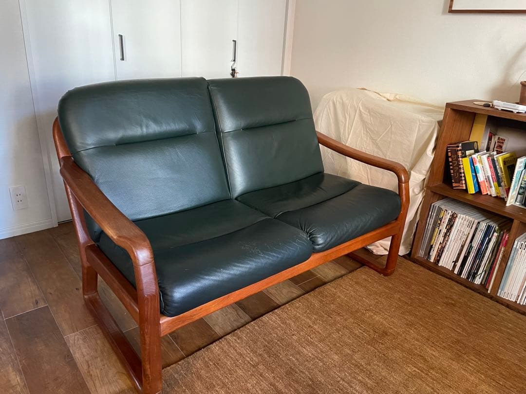 【プ】デューロン　Dyrlundダークグリーン レザー2人がけソファ