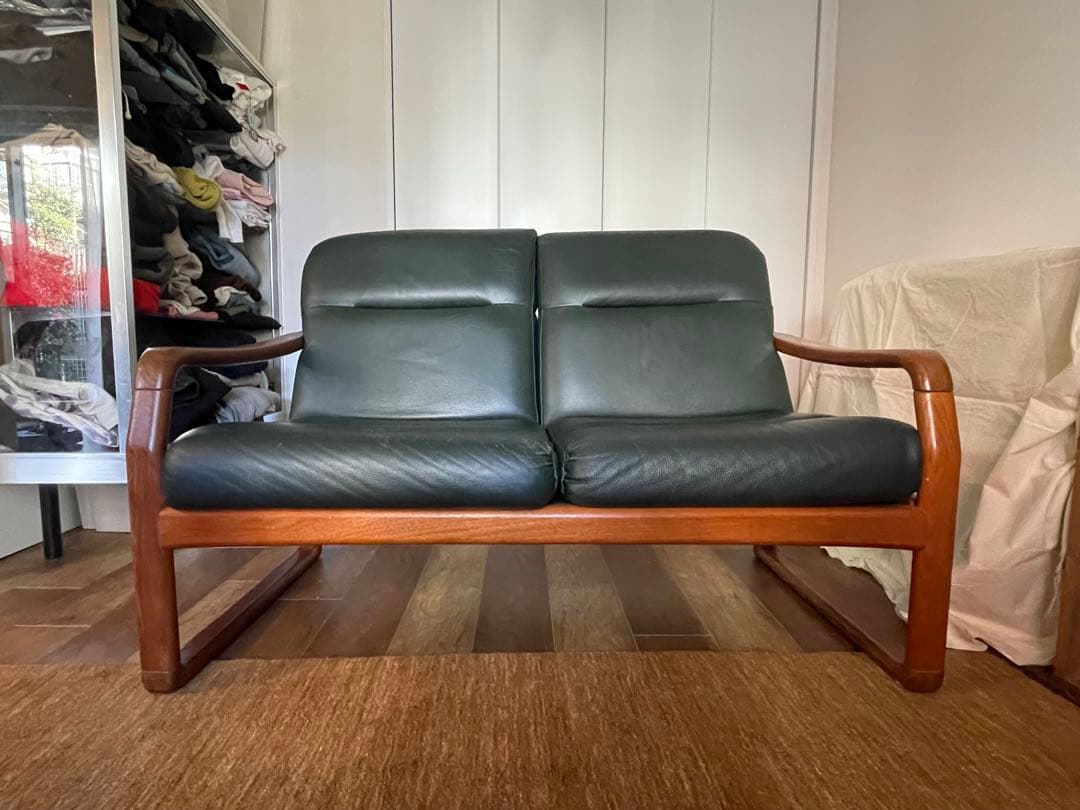 【プ】デューロン　Dyrlundダークグリーン レザー2人がけソファ