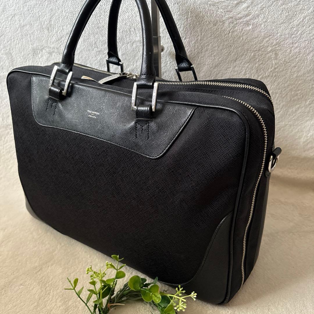 人気✨ペッレモルビダ　ビジネスバッグ 黒　レザー　2層　パソコン収納可能