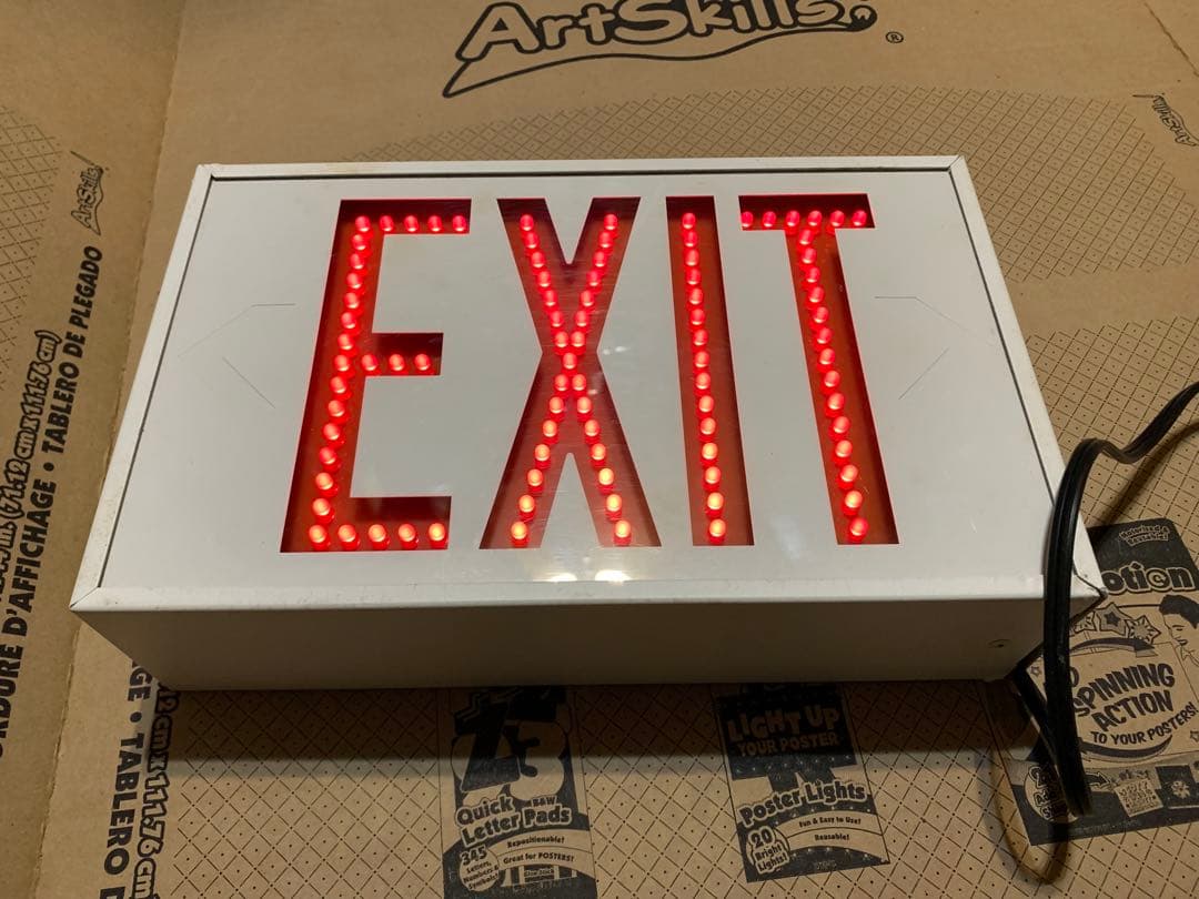 米軍放出品 EXIT サイン インテリア 100v 米軍基地 USAF