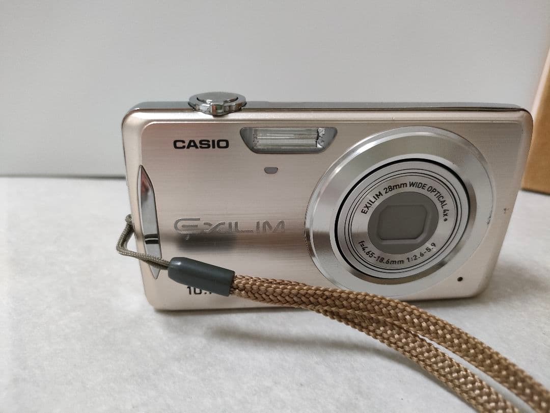 CASIO EXILIM EX-Z270　シルバー　 デジタルカメラ