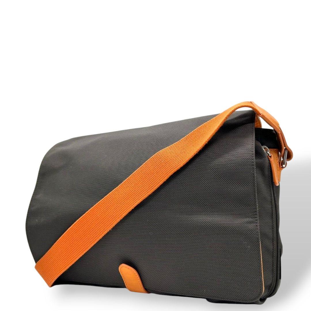 ハンティングワールド　ショルダーバッグ　キャンバス　メッセンジャーバッグ　s7