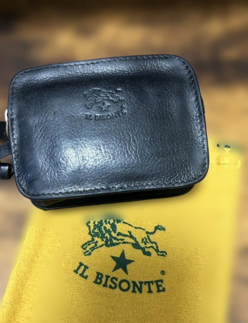IL BISONTE 黒 レザー ケース