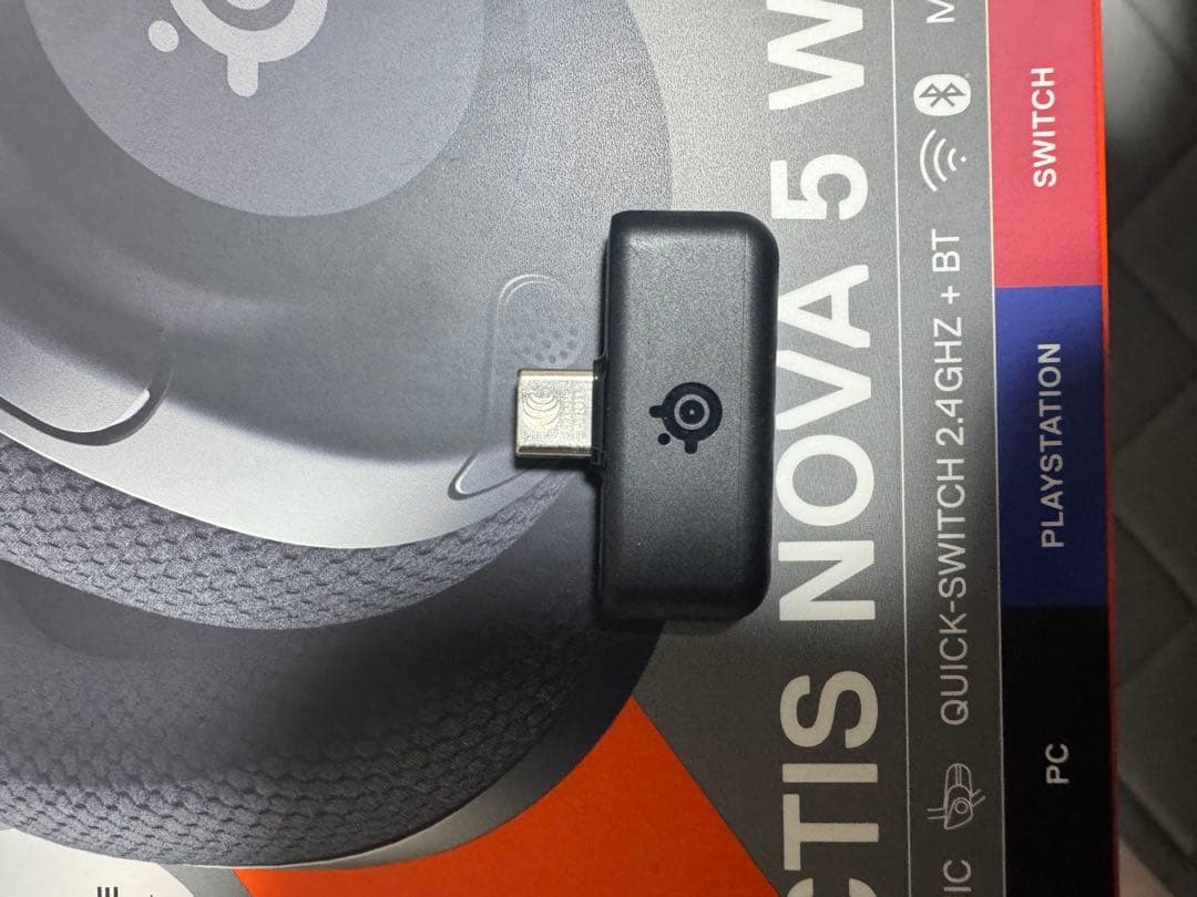 陥落SteelSeries Arctis Nova 5 Wireless