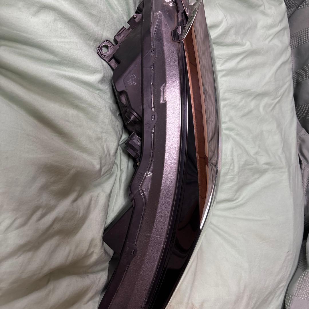 ヴェゼルDAA-RU4ヘッドライトASSY右側