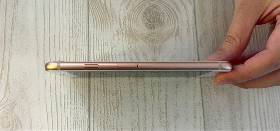 iphone 8 64GB ゴールド(ピンクがかっている)SIMロックあり