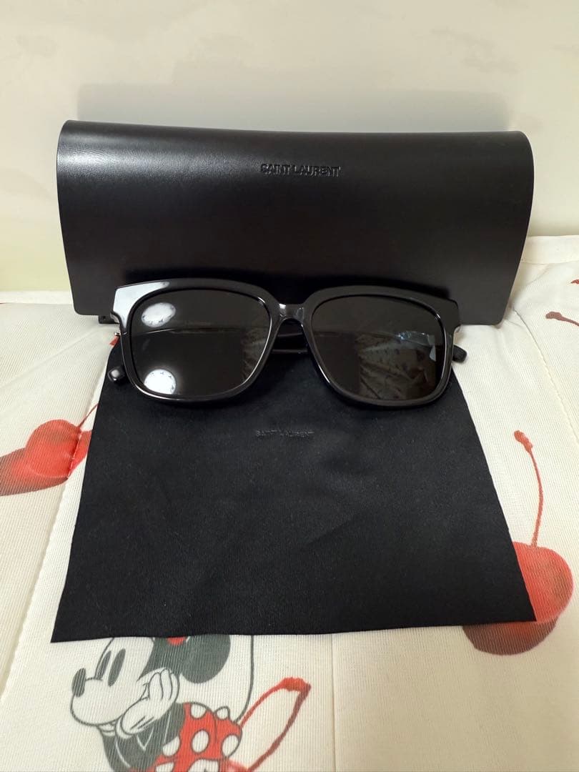 【SALE】Saint Laurent ブラック サングラス