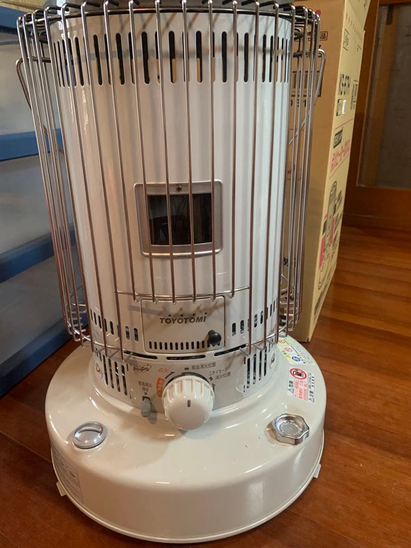 超美品【トヨトミ】石油ストーブ KS-67H ホワイト