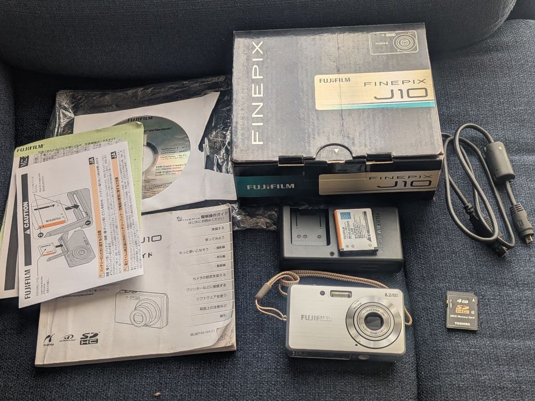 ✨付属品あり FUJIFILM FinePix J10 箱　説明書　充電器他
