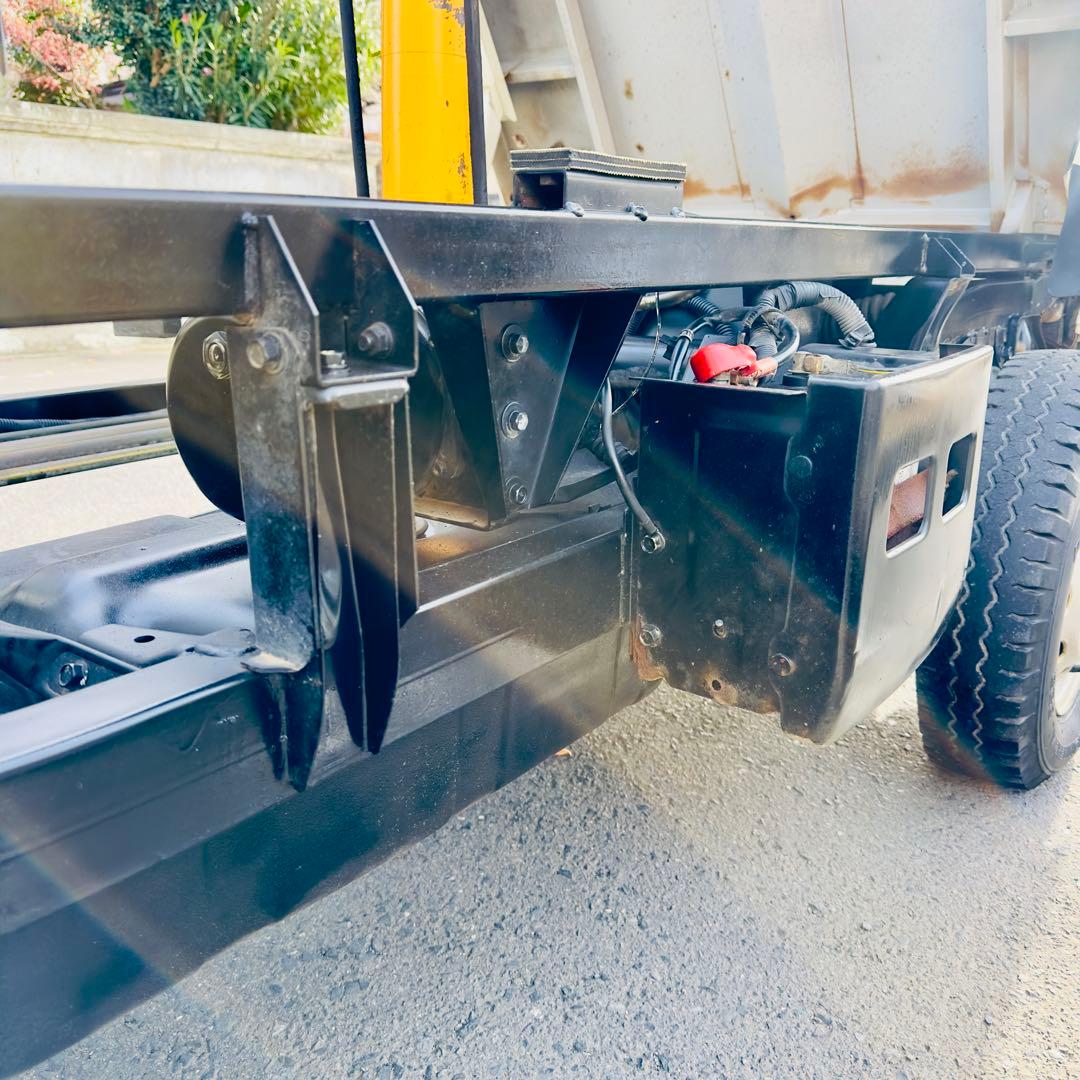 サンバーダンプ4WD、5速マニュアル、ELシフト、車検2年、走行3万キロ。