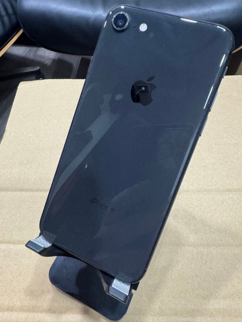 Apple iPhone 8スペースグレー 本体64GB SIMフリー222