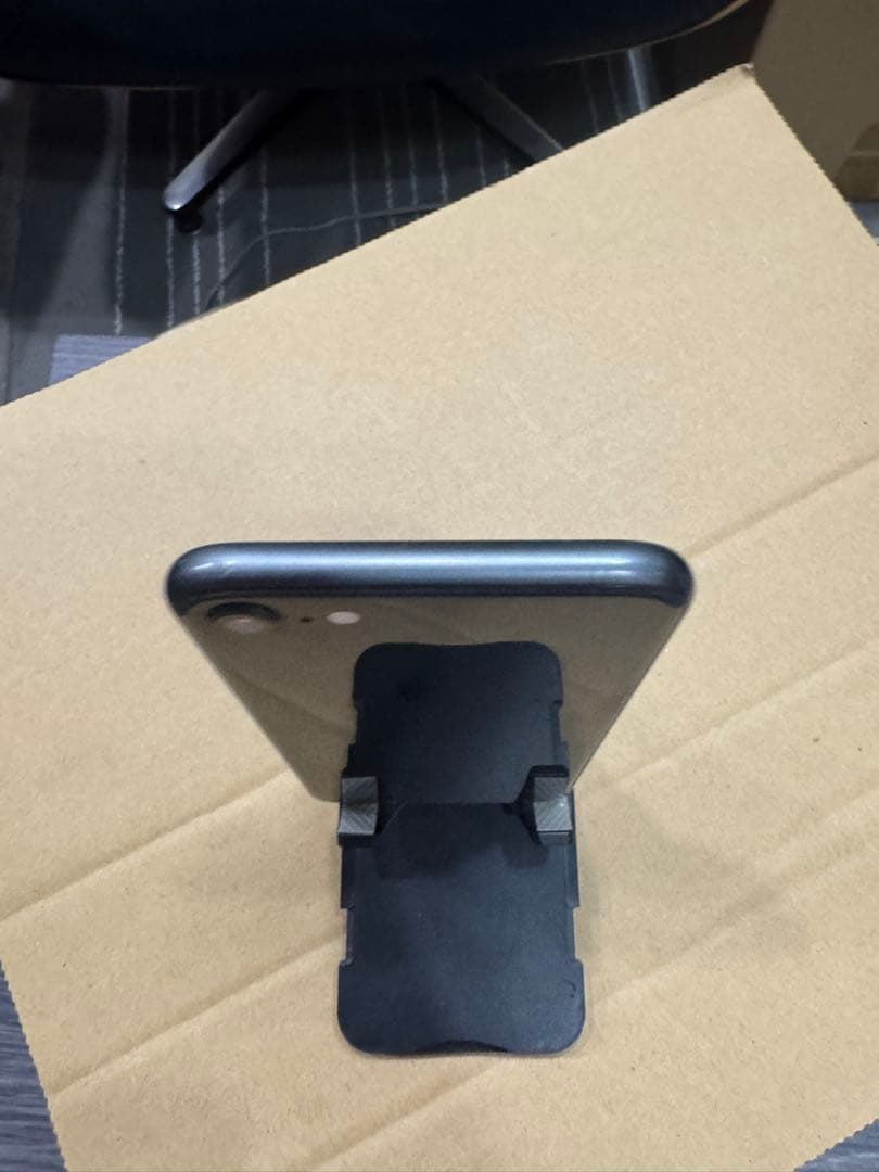 Apple iPhone 8スペースグレー 本体64GB SIMフリー222