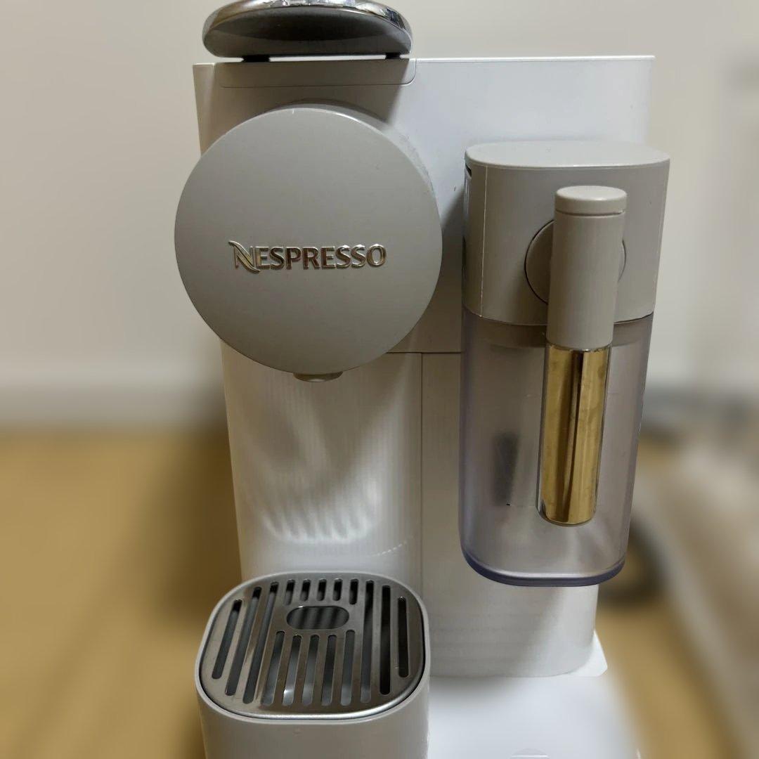 Nespresso コーヒーメーカー ホワイト　カプセル式　ラティシマワン