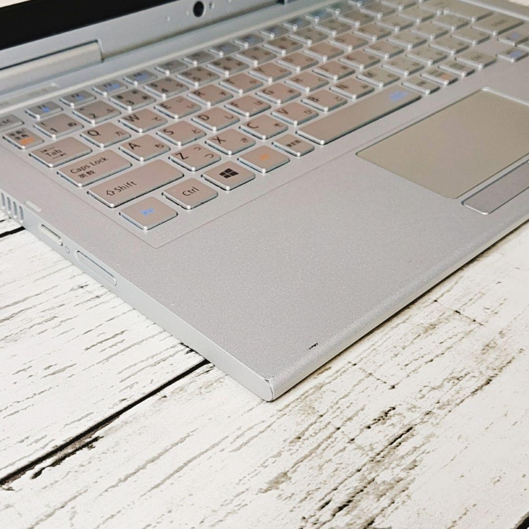 タッチパネルで操作OK♪タブレットPC 第8世代 Core i5 SSD カメラ