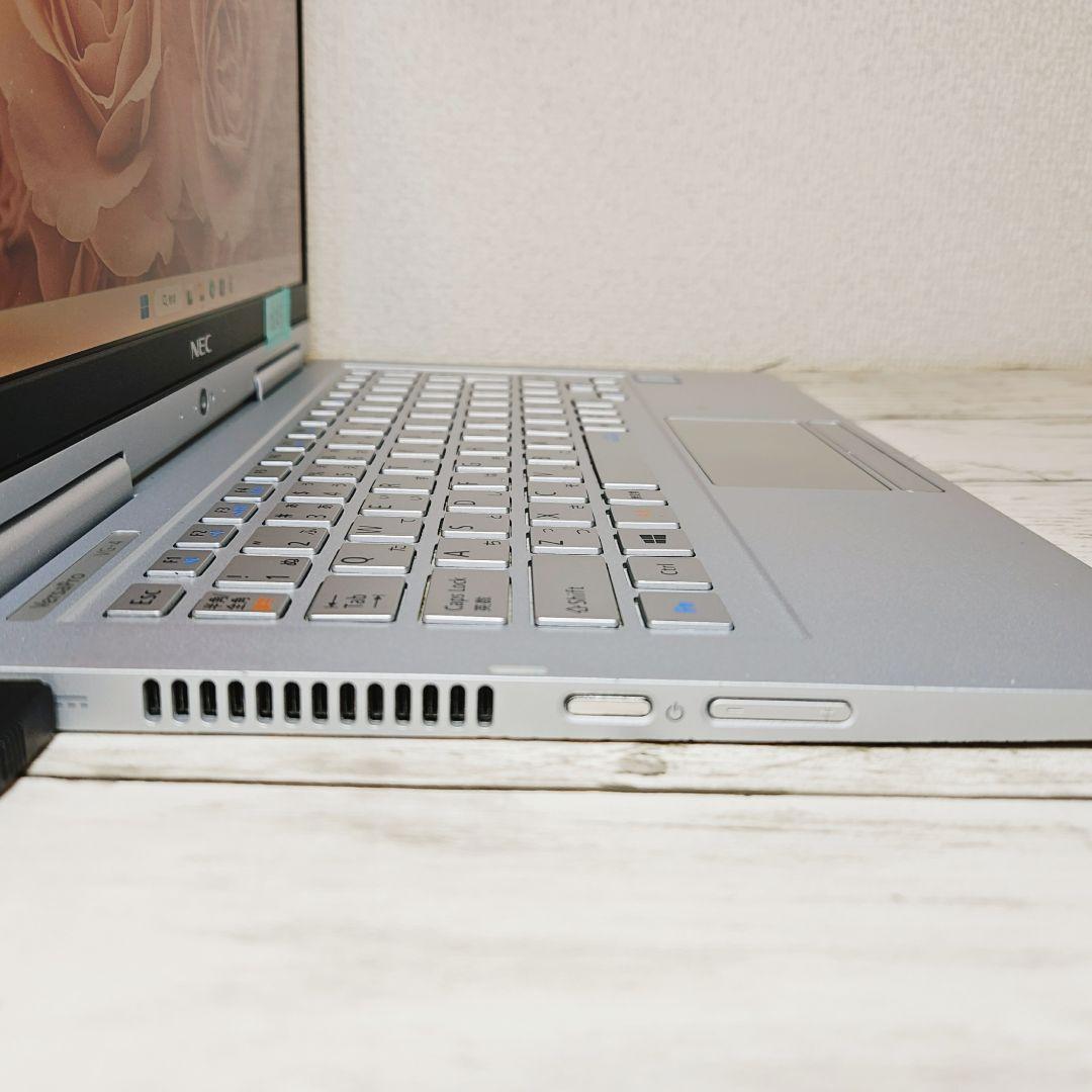 タッチパネルで操作OK♪タブレットPC 第8世代 Core i5 SSD カメラ