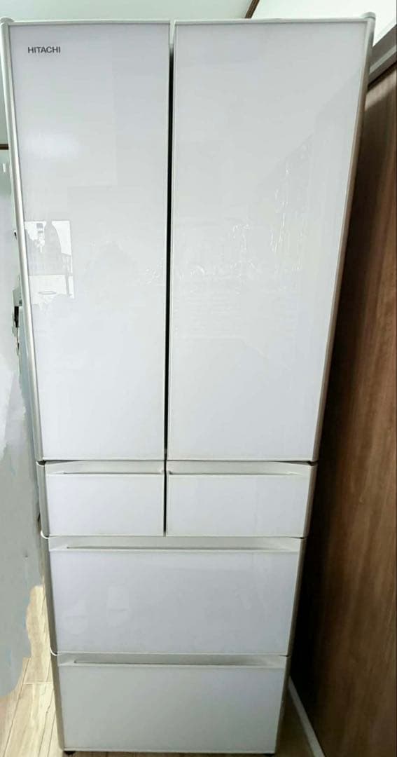 日立 大型冷蔵庫 ホワイト送料込みです。