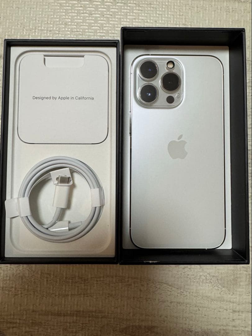 Apple iPhone 13pro 256gd シルバー ホワイト　充電器付き