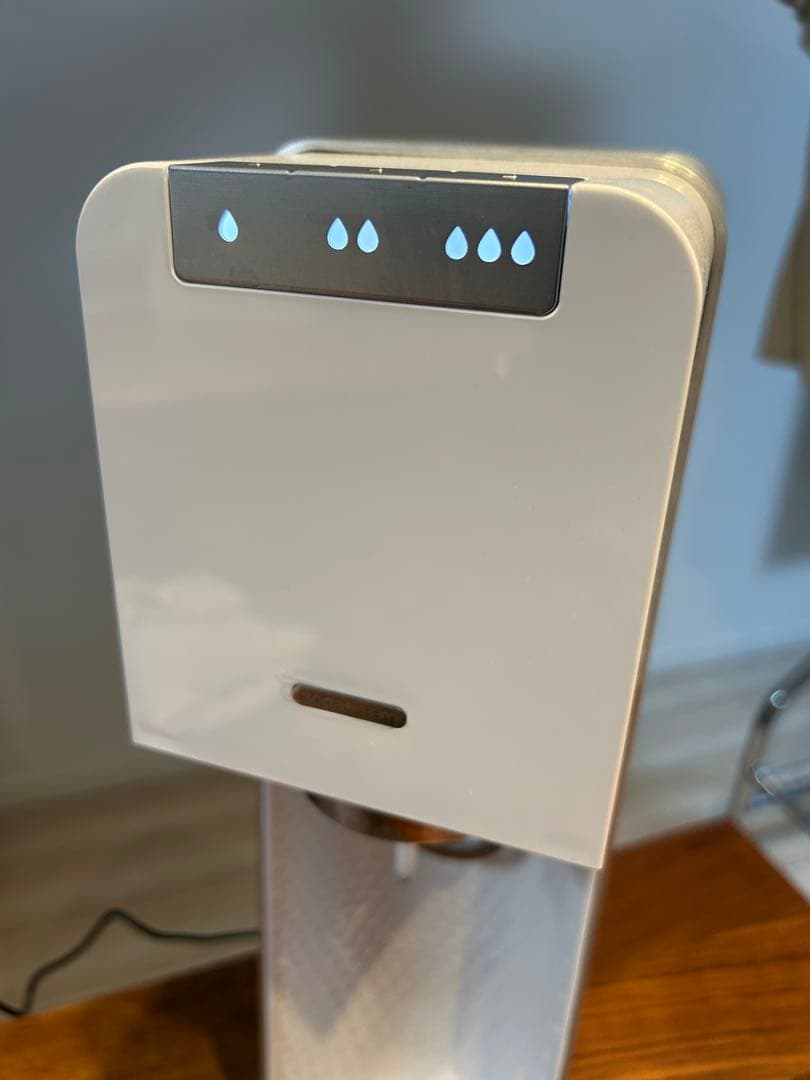 【中古美品】ソーダストリーム　ソースパワー　白　※本体＋電源アダプターのみ※