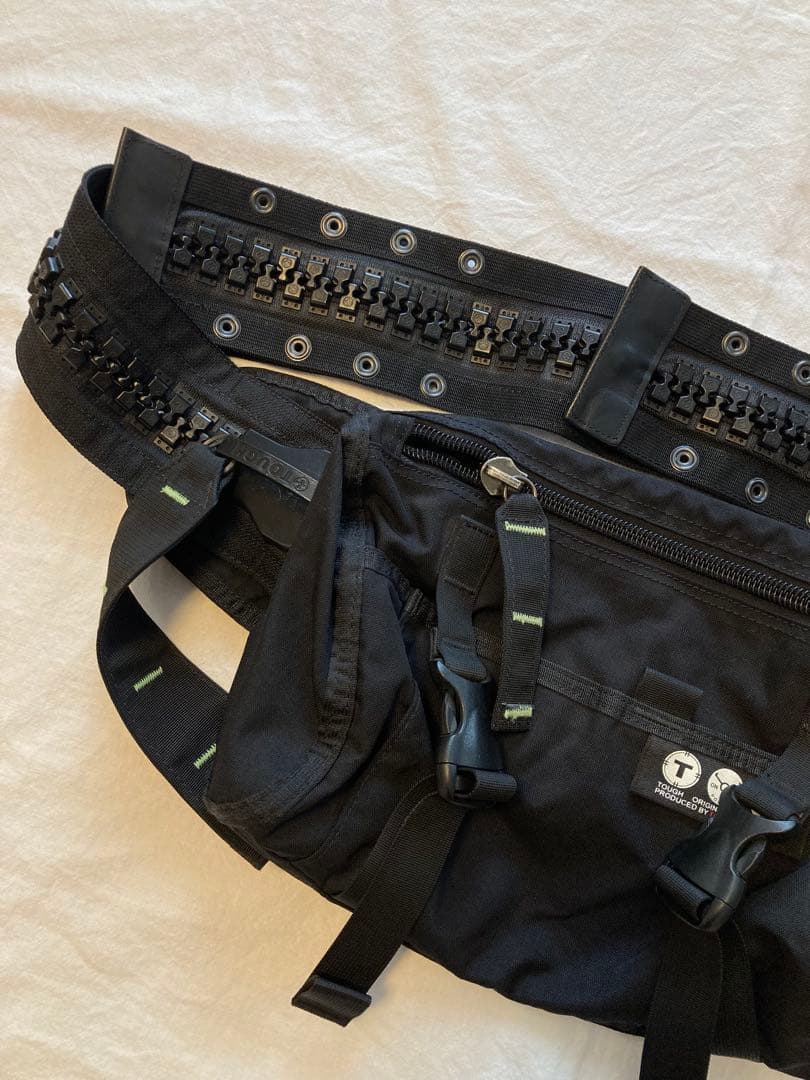 TOUGH JEANS SMITH デカジップ ボディバッグ